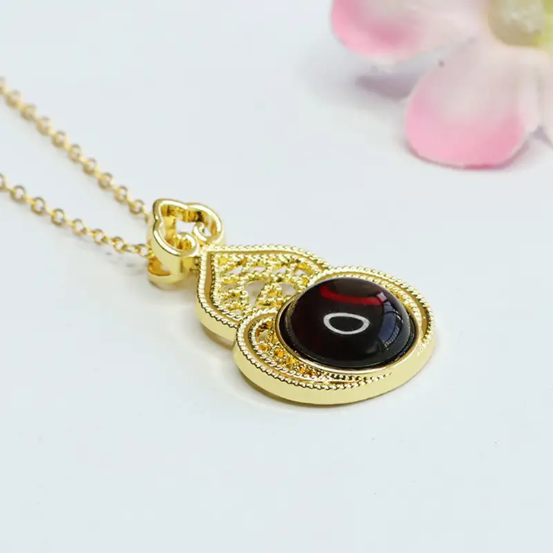 Guan Yu Natural Amber Pendant Blood Amber Gourd Necklace — feature 9