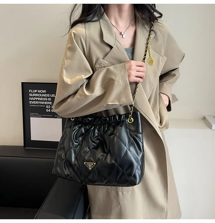 Black Quilted Chain Shoulder Bag for Women 2023 — feature 15