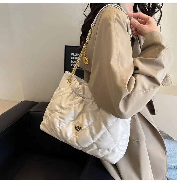 Black Quilted Chain Shoulder Bag for Women 2023 — feature 9