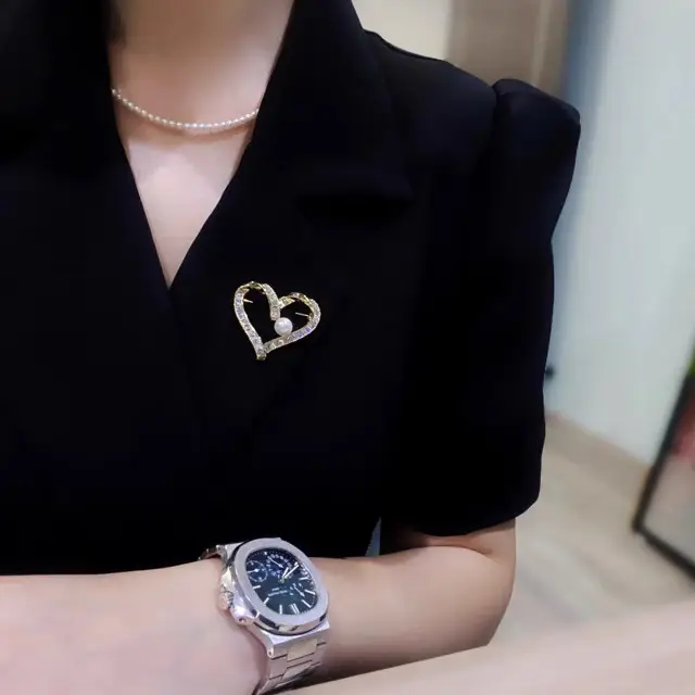 Women's Heart Pearl Brooch with Anti-Light Pin - Image 4