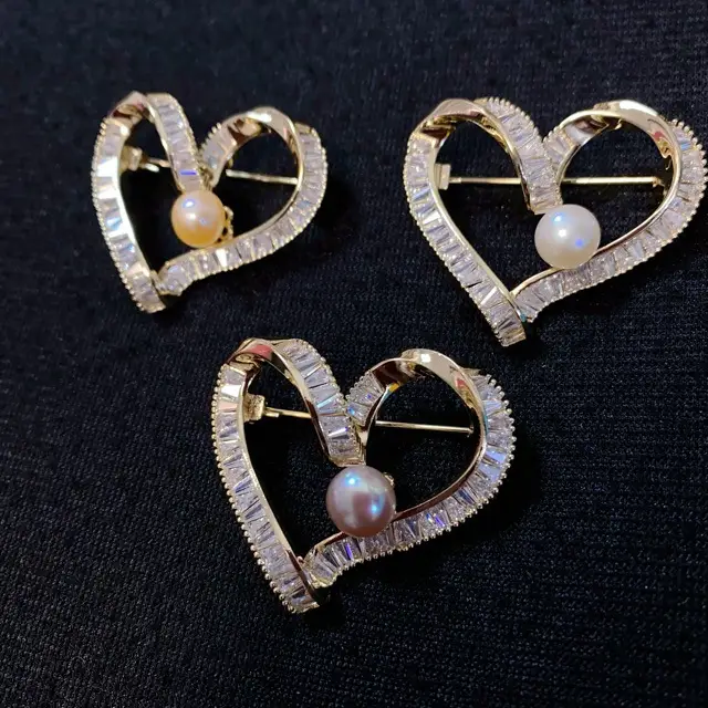 Women's Heart Pearl Brooch with Anti-Light Pin - Image 5