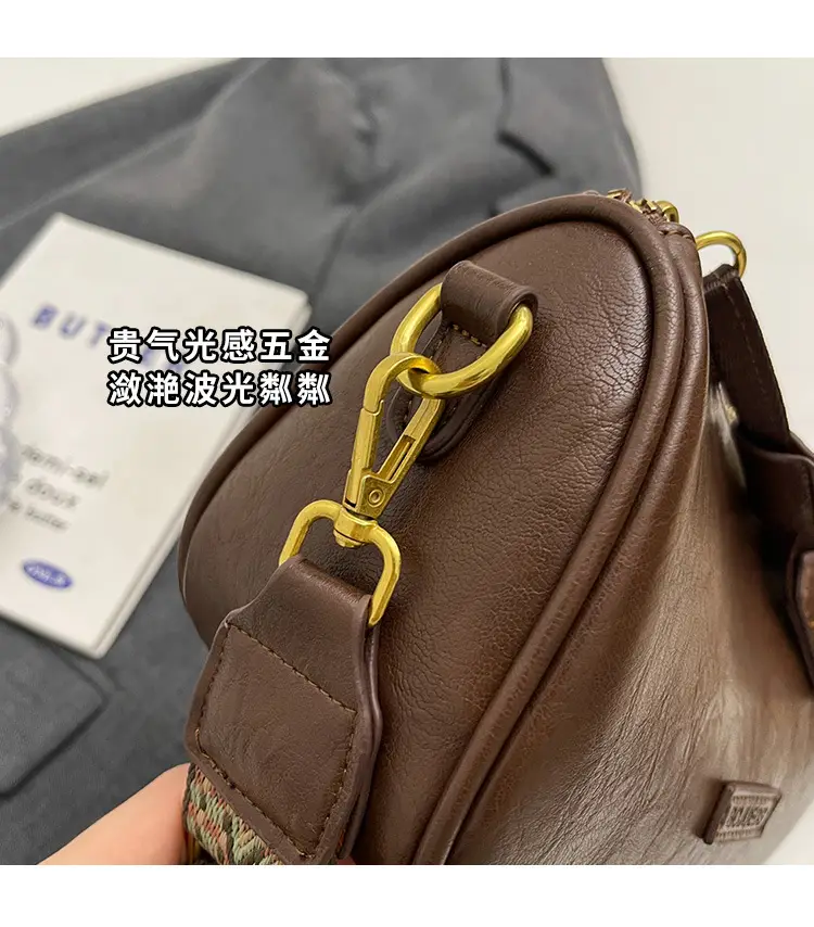 Women's 2023 Brown Messenger Bag Large Capacity Shoulder Bag — feature 5