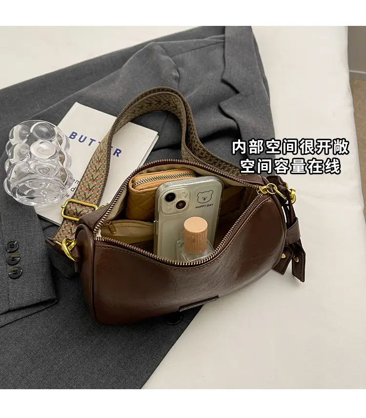 Women's 2023 Brown Messenger Bag Large Capacity Shoulder Bag — feature 7