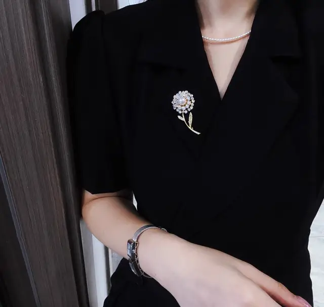 Dandelion Pearl Niche Exquisite Suit Coat Sweater Pin — feature 5