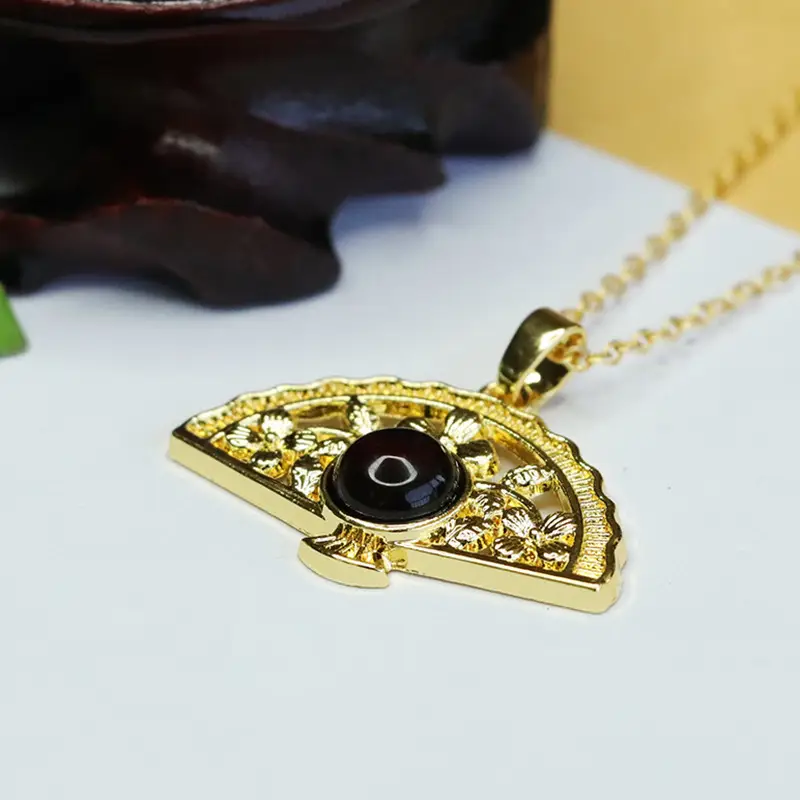 Aiyu Fan Necklace with Natural Amber Pendant — feature 9