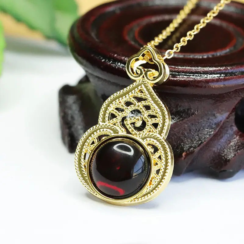 Aiyu Gold Pendant Necklace with Blood Gourd Design