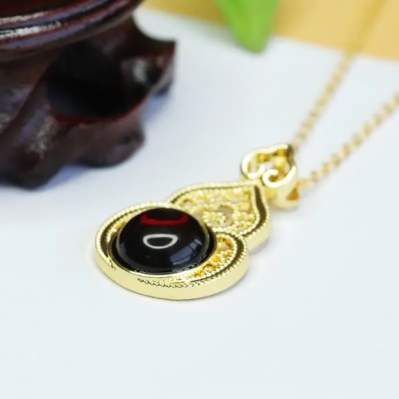 Aiyu Gold Pendant Necklace with Blood Gourd Design