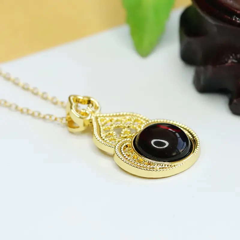 Aiyu Gold Pendant Necklace with Blood Gourd Design