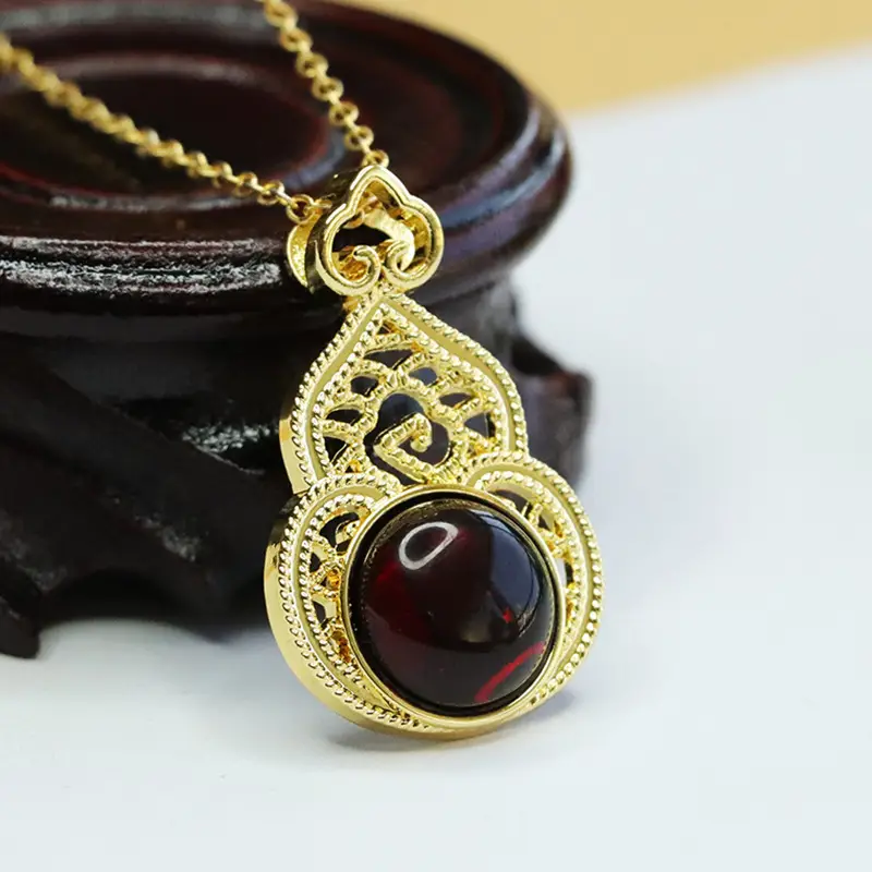 Aiyu Gold Pendant Necklace with Blood Gourd Design — feature 5