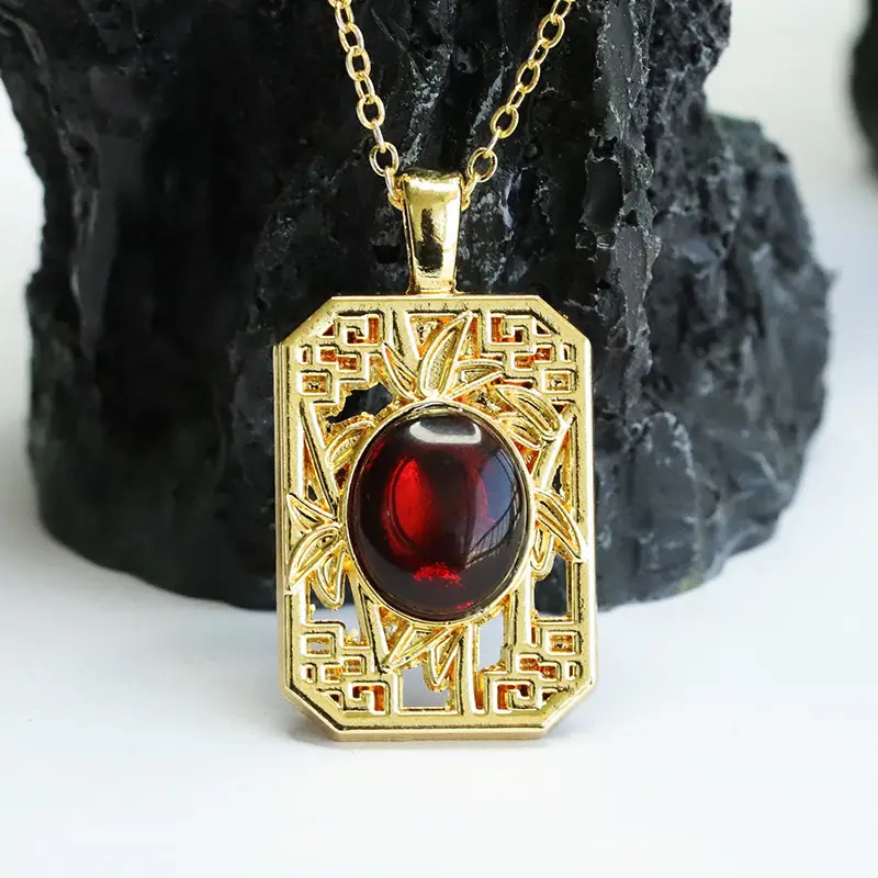 Natural Amber Square Pendant Necklace Ethnic Gold — feature 7