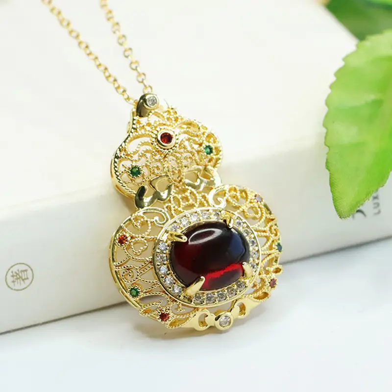 Vintage Gold Amber Pendant Necklace with Gourd Design