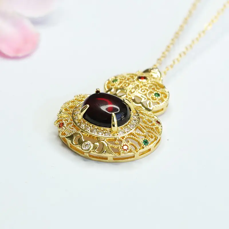 Guan Yu Pendant Necklace for Women Vintage Gold Amber