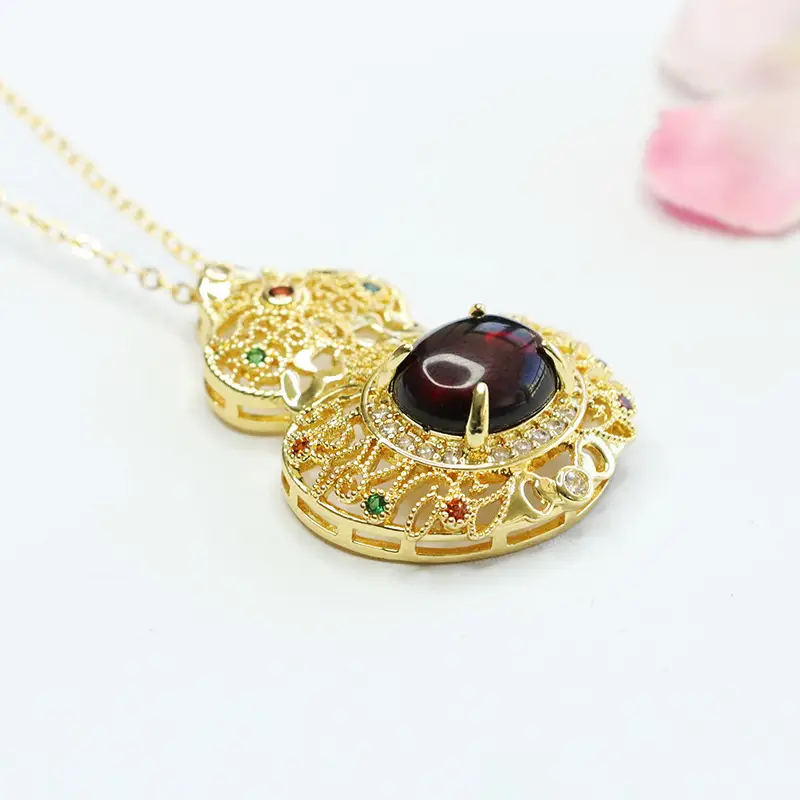 Guan Yu Pendant Necklace for Women Vintage Gold Amber — feature 9