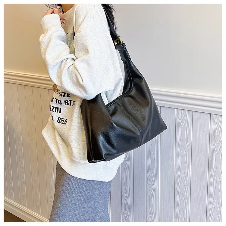 Retro Women's Brown Shoulder Bag 2023 Spring New Fashion — feature 10