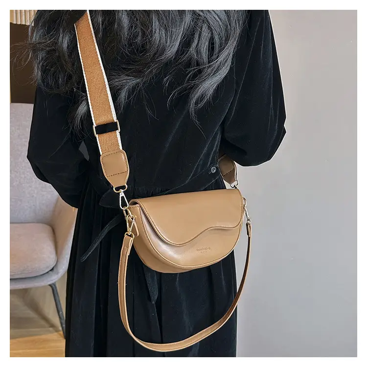 Black Textured Crossbody Bag for Women Winter Casual — feature 12