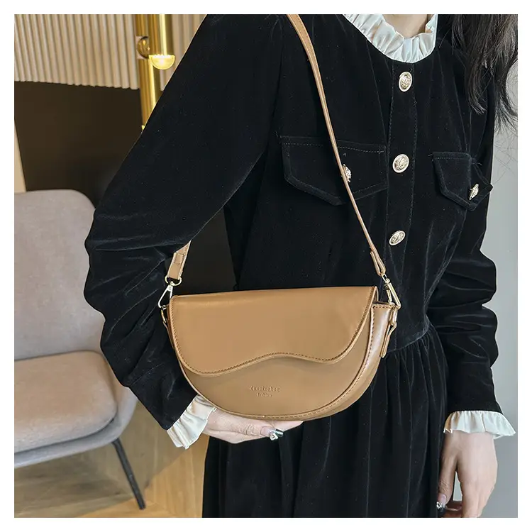 Black Textured Crossbody Bag for Women Winter Casual — feature 13