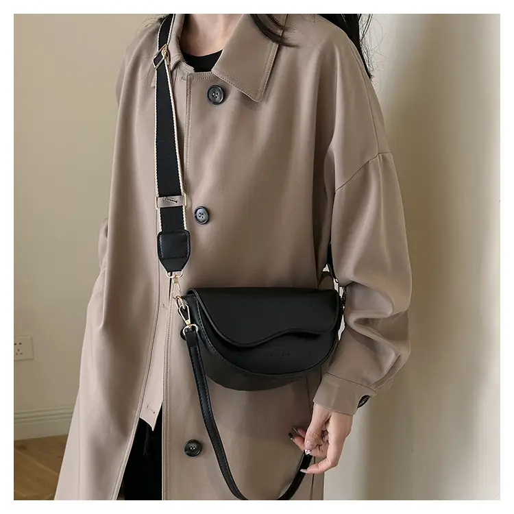 Black Textured Crossbody Bag for Women Winter Casual — feature 14