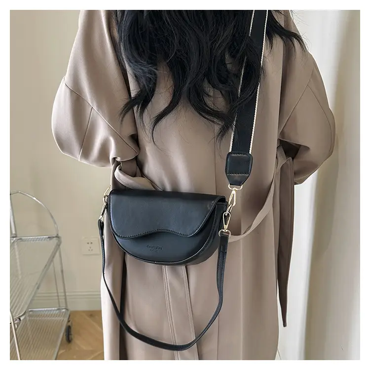 Black Textured Crossbody Bag for Women Winter Casual — feature 15