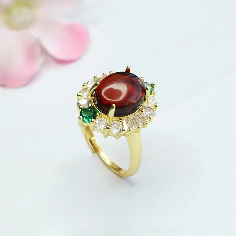 Guan Yu Natural Amber Claw Setting Ring for Women — feature 9