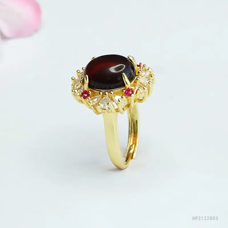 Guan Yu Natural Amber Claw Setting Ring for Women — feature 7
