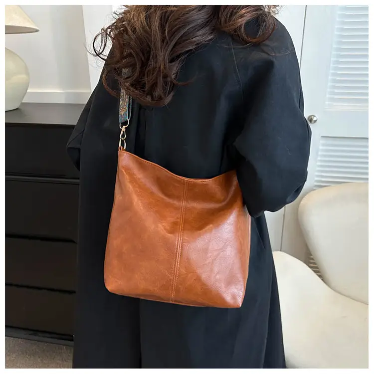 Retro Brown Leather Shoulder Bag for Women 2024 Winter — feature 12