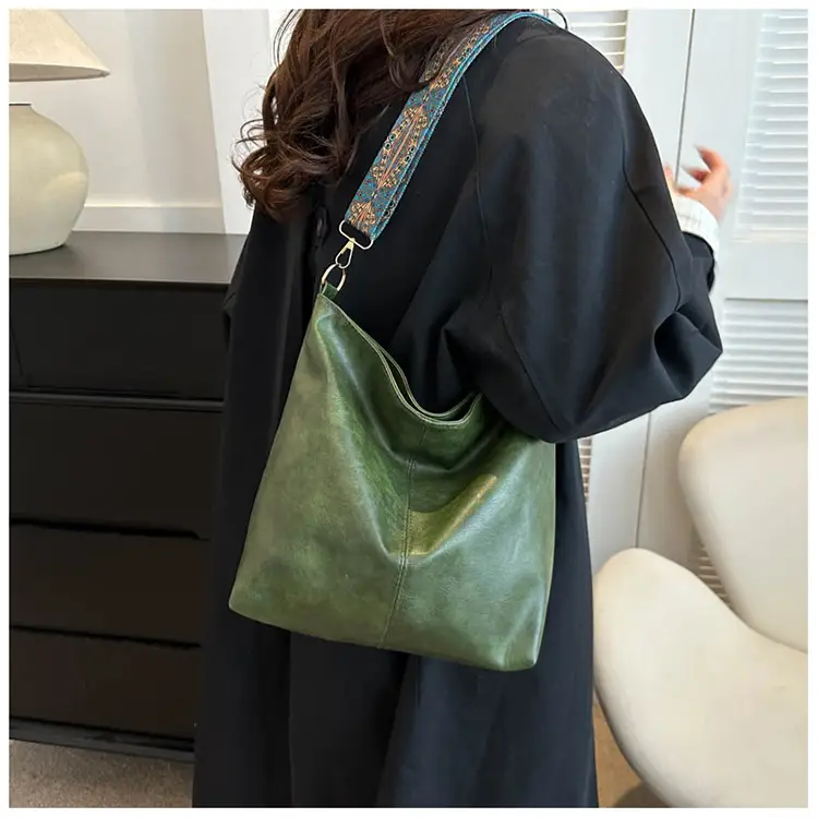 Retro Brown Leather Shoulder Bag for Women 2024 Winter — feature 14