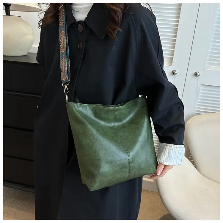 Retro Brown Leather Shoulder Bag for Women 2024 Winter — feature 15