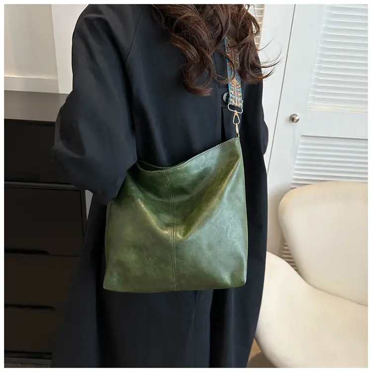 Retro Brown Leather Shoulder Bag for Women 2024 Winter — feature 16