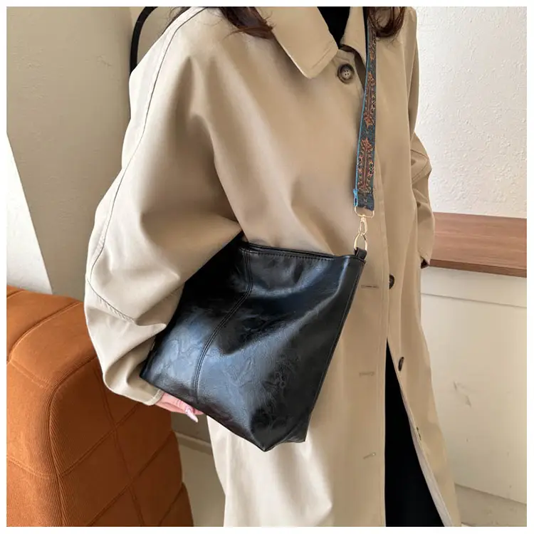 Retro Brown Leather Shoulder Bag for Women 2024 Winter — feature 17