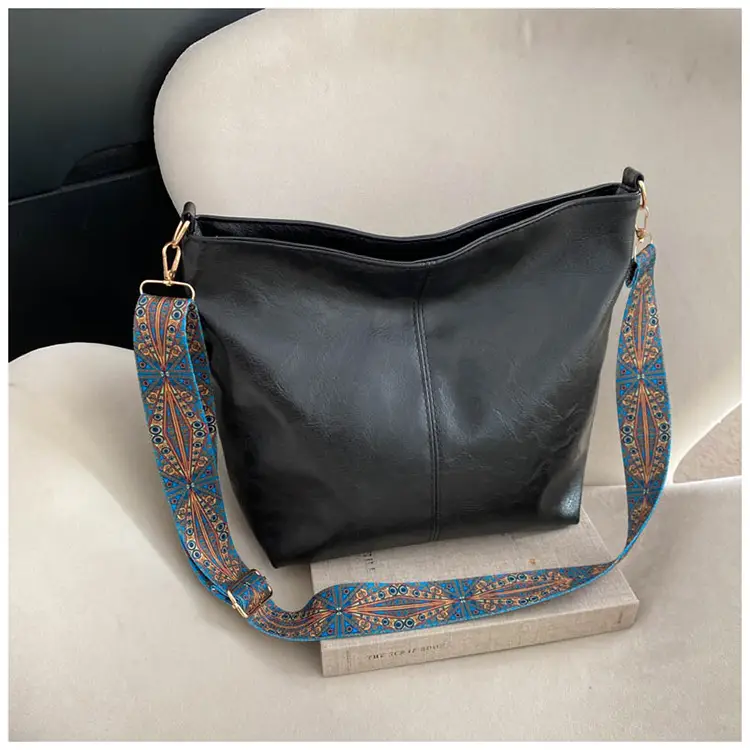 Retro Brown Leather Shoulder Bag for Women 2024 Winter — feature 19
