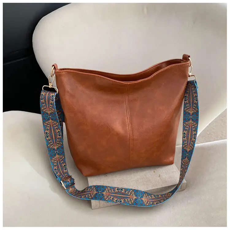Retro Brown Leather Shoulder Bag for Women 2024 Winter — feature 21