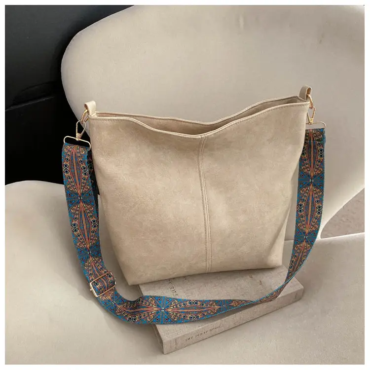 Retro Brown Leather Shoulder Bag for Women 2024 Winter — feature 22