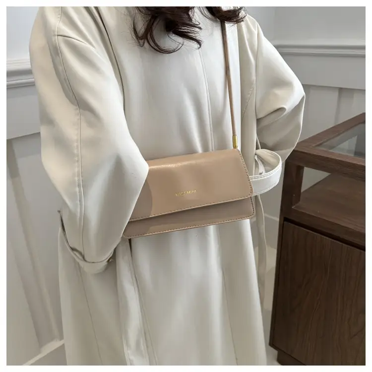 2024 Winter Niche Shoulder Messenger Bag Beige — feature 10