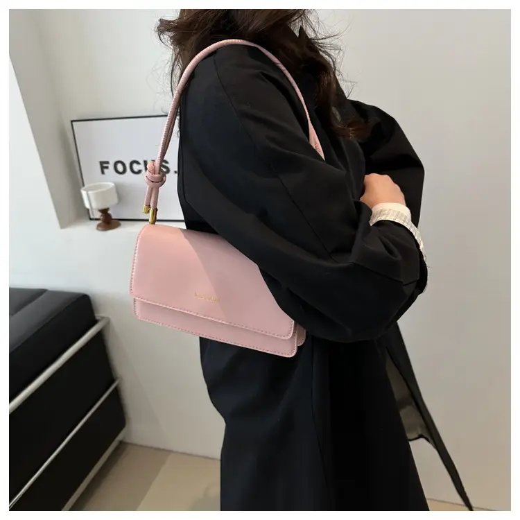 2024 Winter Niche Shoulder Messenger Bag Beige — feature 13