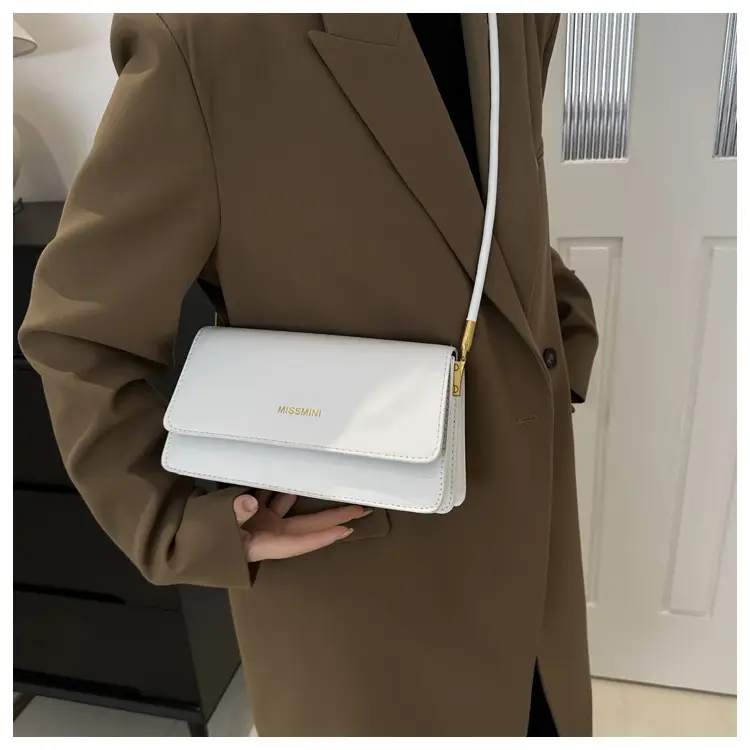 2024 Winter Niche Shoulder Messenger Bag Beige — feature 16