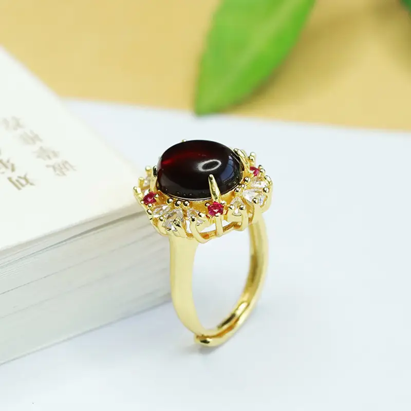 Aiyu Red Amber Claw Setting Ring for Women — feature 7