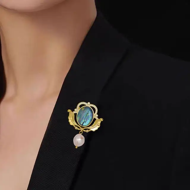 Classical Face Pin with Abalone Pearl Crown - Image 3