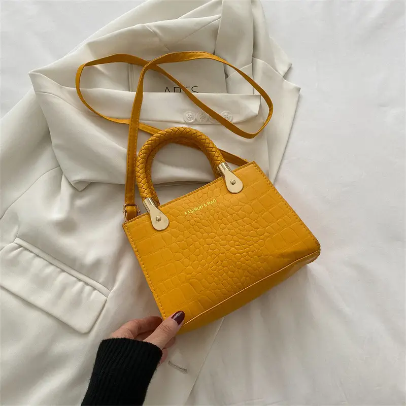 Women's Light Pink Quilted Shoulder Bag 2024 - Image 6
