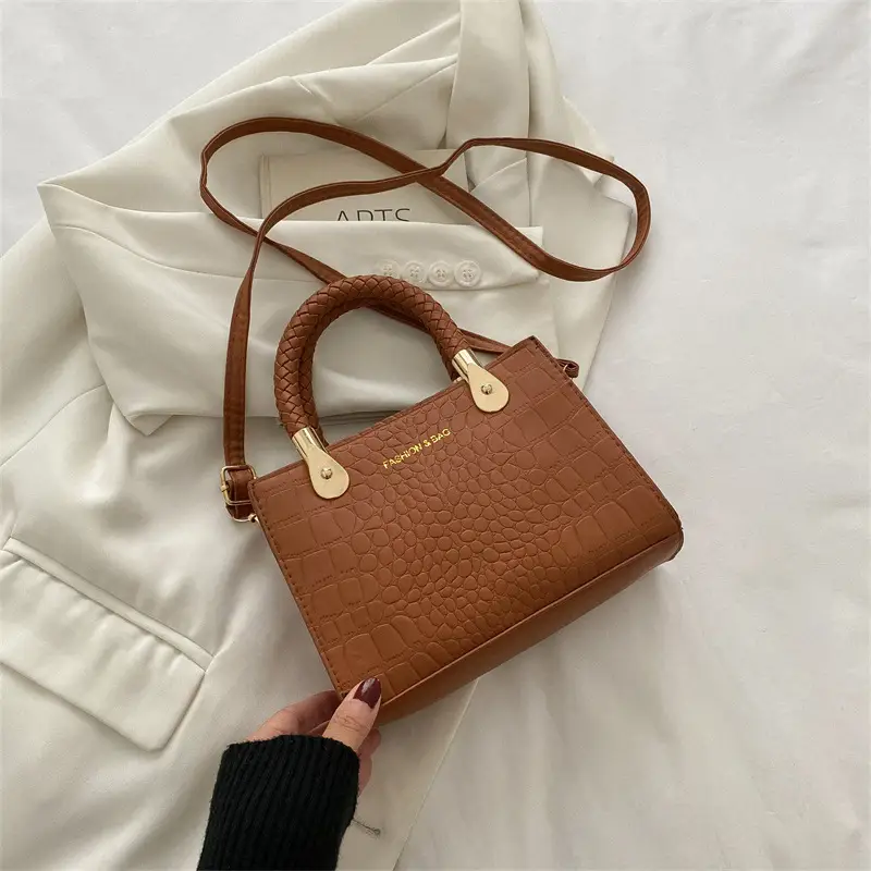 Women's Light Pink Quilted Shoulder Bag 2024 - Image 9