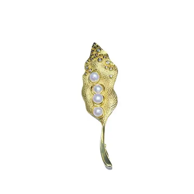 Luxury Pin Brooch Suit with Pearl Leaf Design - Image 5