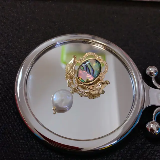 Middle Ancient Pin Crown Abalone Shells Mirror Freshwater Pearl Corsage National Style Brooch Design Sense Niche Advanced Light Luxury - Image 3