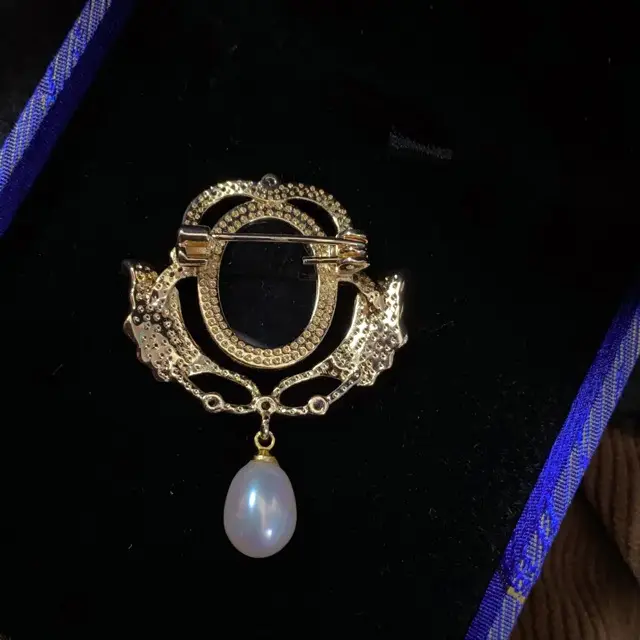 Natural Pearl Brooch with Mirror Niche Design