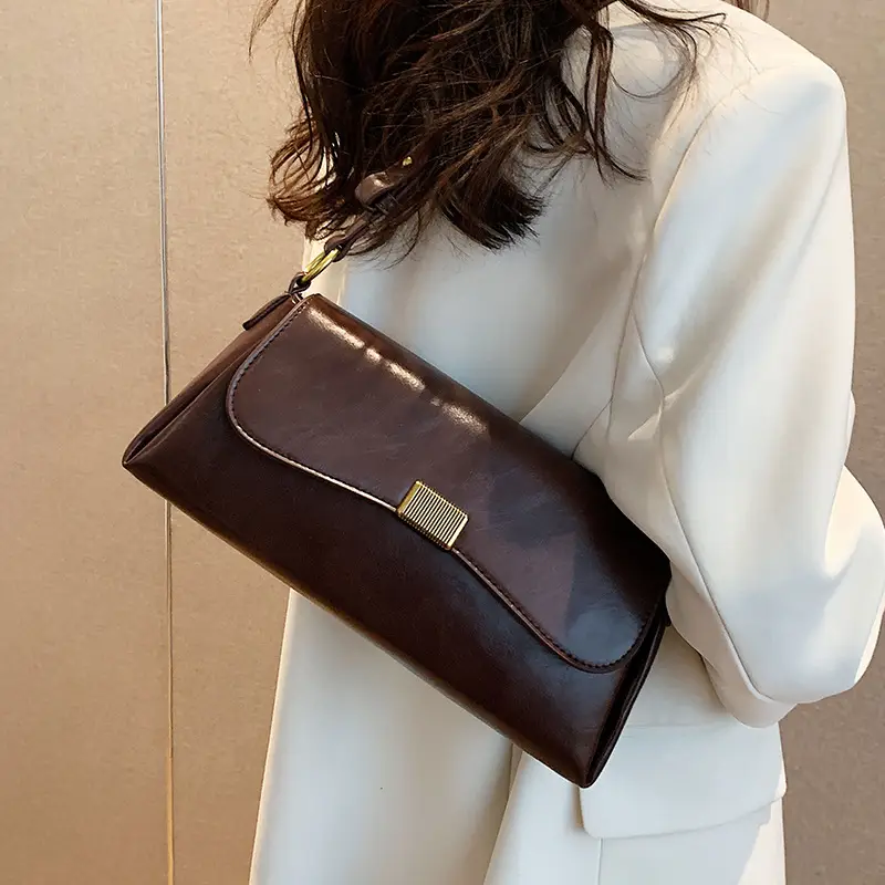 Women's Large Capacity Brown Leather Messenger Bag - Image 7