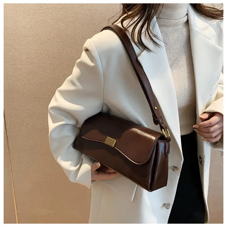 Women's Large Capacity Brown Leather Messenger Bag — feature 13
