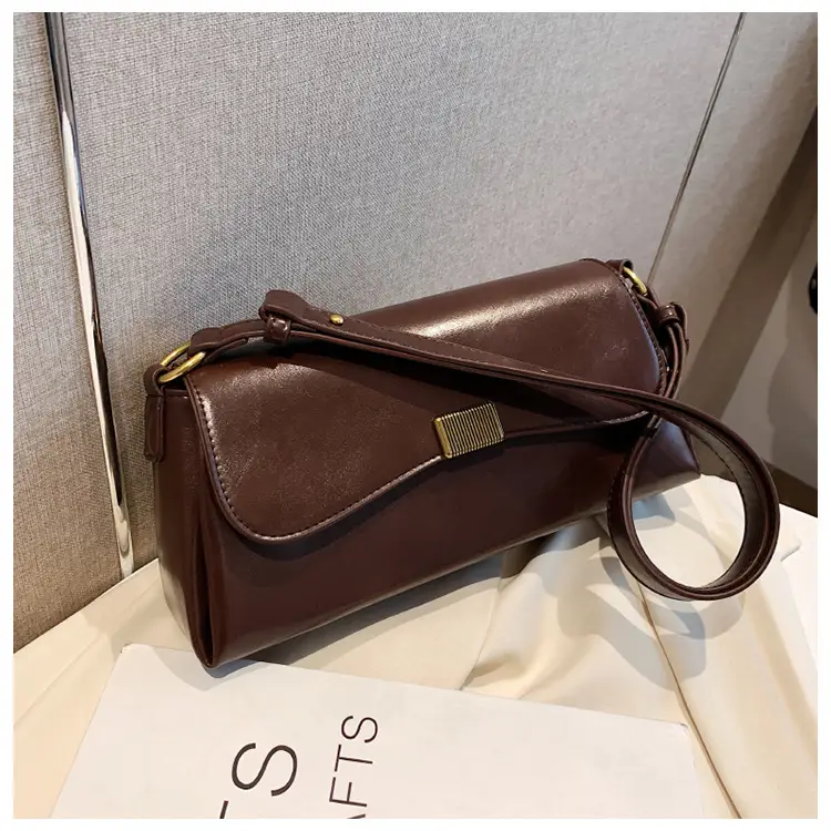 Women's Large Capacity Brown Leather Messenger Bag — feature 33