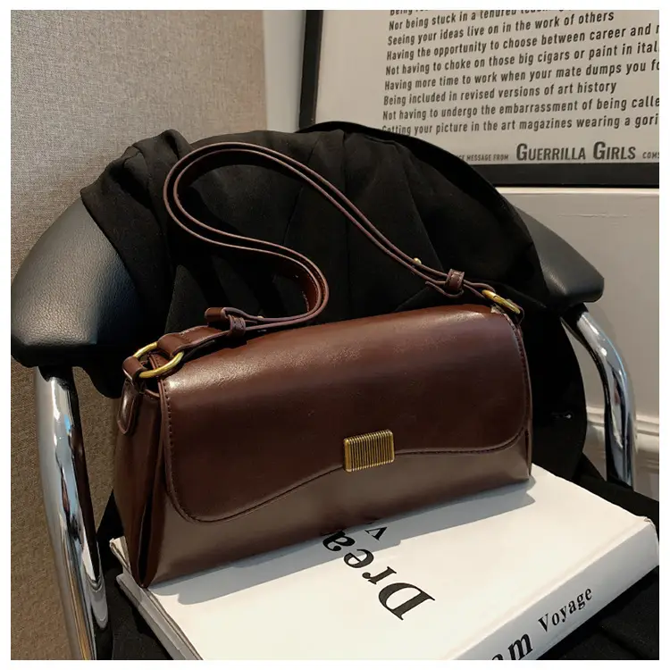 Women's Large Capacity Brown Leather Messenger Bag — feature 35