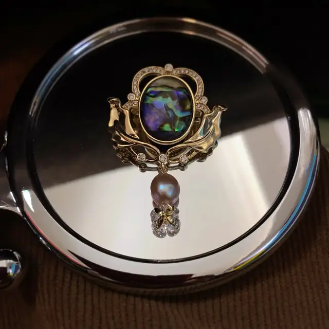 Old Time Pearl Brooch with Flower Design - Image 4