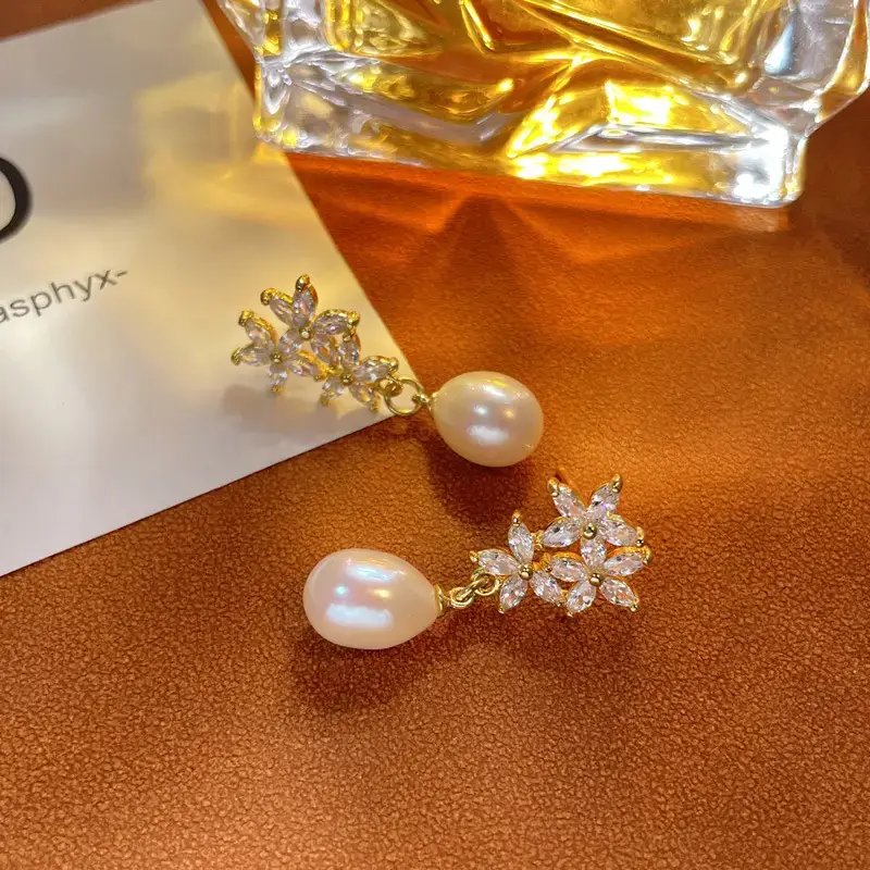 Freshwater Pearl Earrings with Micro-inlaid Zircon - Image 4