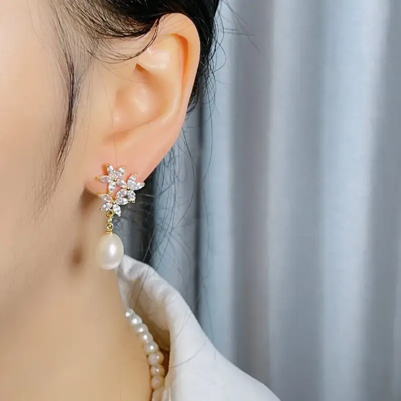 Freshwater Pearl Earrings with Micro-inlaid Zircon — feature 6