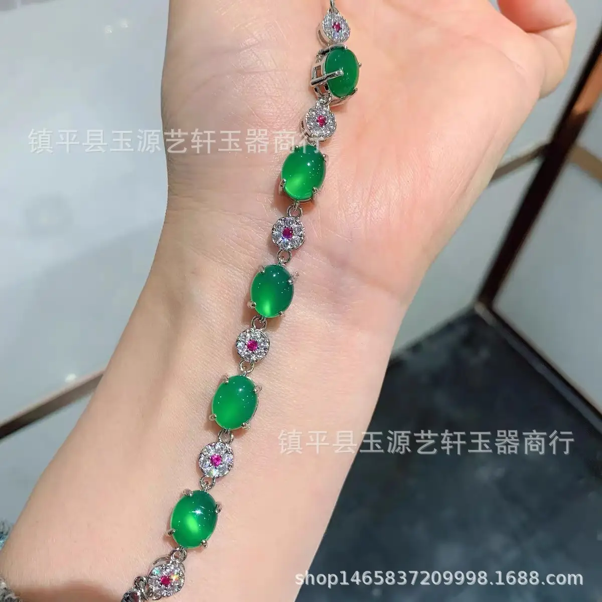Brazil Yang Chalcedony Emerald Green Bracelet with Round Diamonds — feature 2
